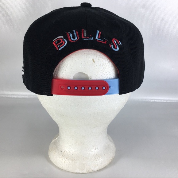 Chicago Bulls Artist Series Kate Lewis Graffiti Snapback - Picture 3 of 10